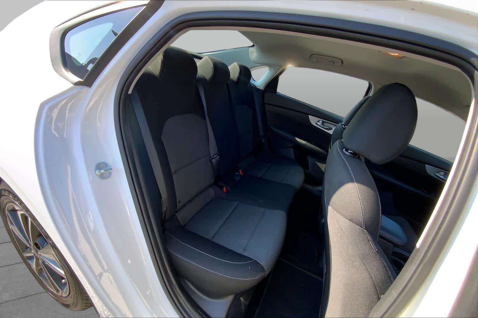 Used 2023 Snow White Pearl Kia LXS image 19