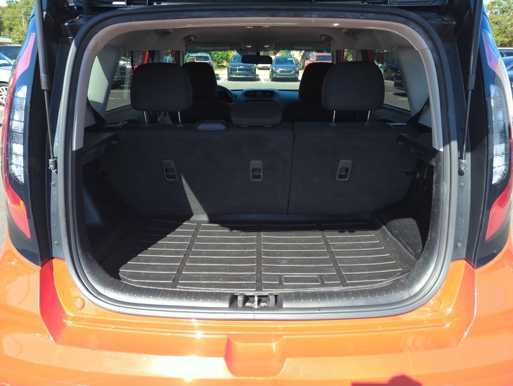 Used 2017 Red Kia Plus image 28