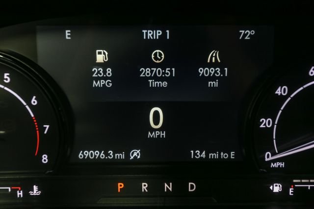 Used 2022 White Lincoln Standard image 32
