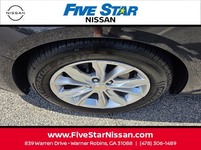 Used 2023 Gray Chevrolet LT image 18