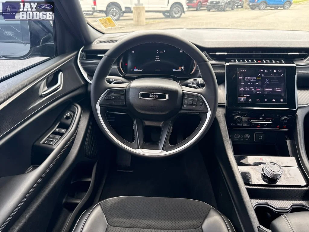 Certified Used 2025 Metallic Jeep Altitude image 29