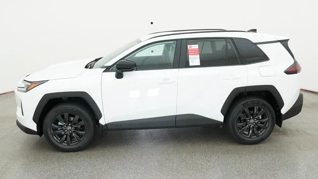 New 2026 Ice Cap Toyota XLE Premium image 3