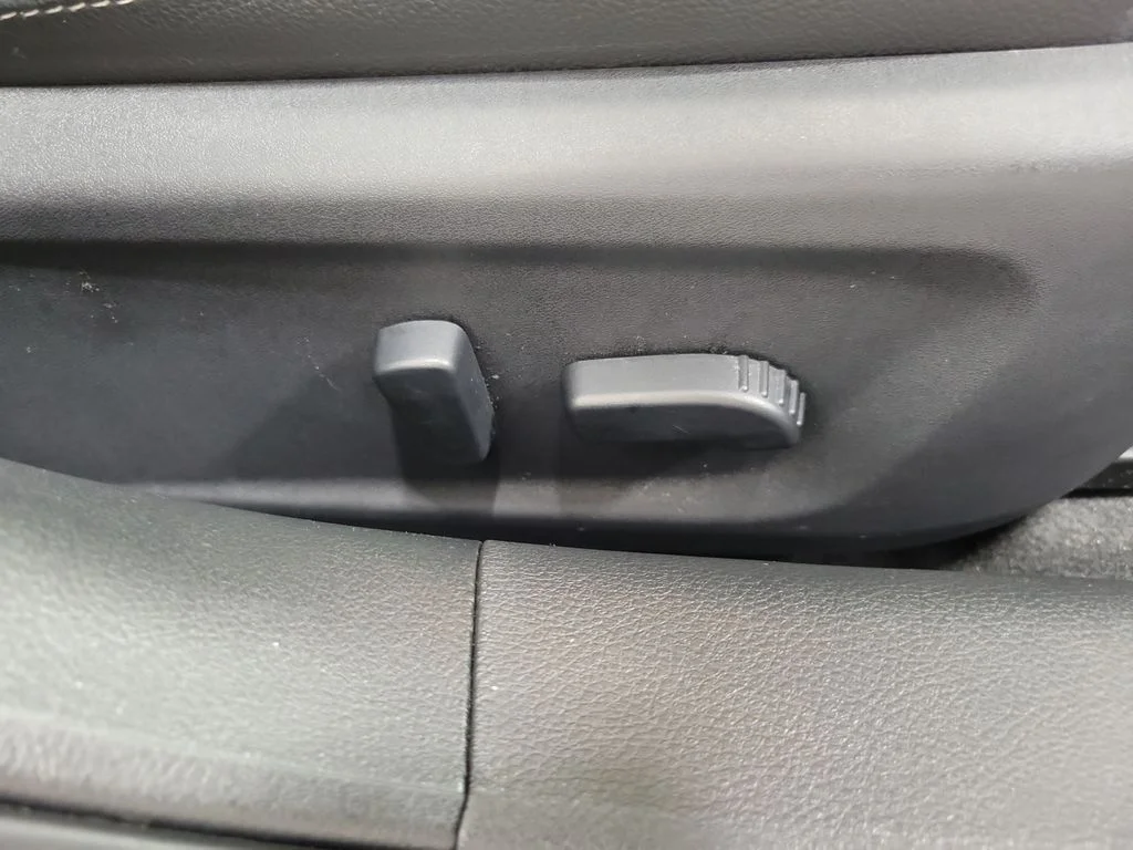 Used 2020 Silver Nissan 2.5 SL image 18
