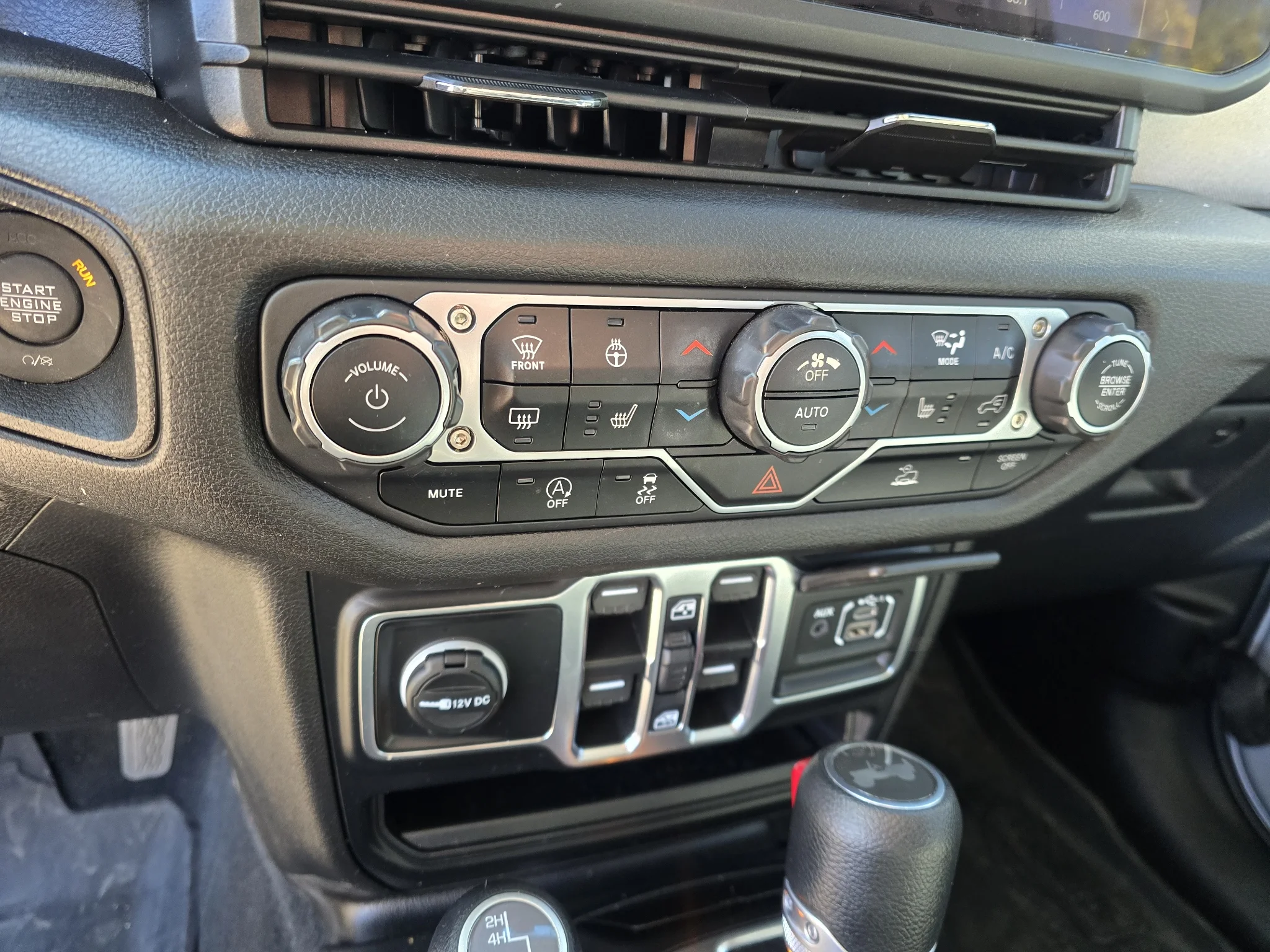 Used 2024 Silver Zynith Clearcoat Jeep Sport S image 22