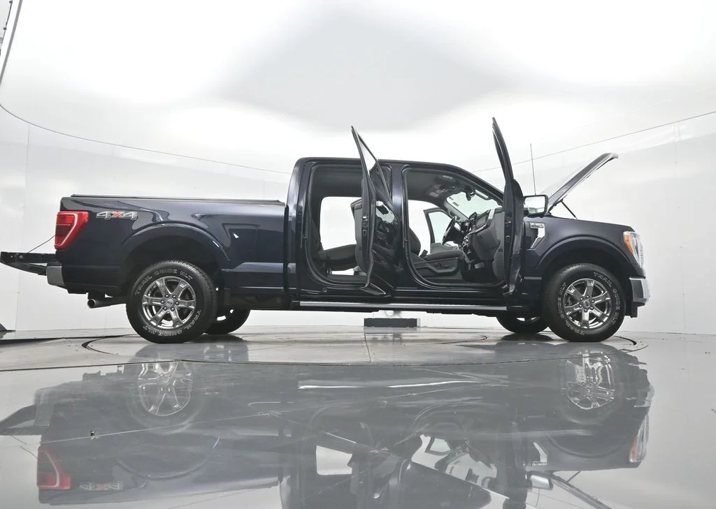 Certified Used 2022 Blue Metallic Ford XLT image 44