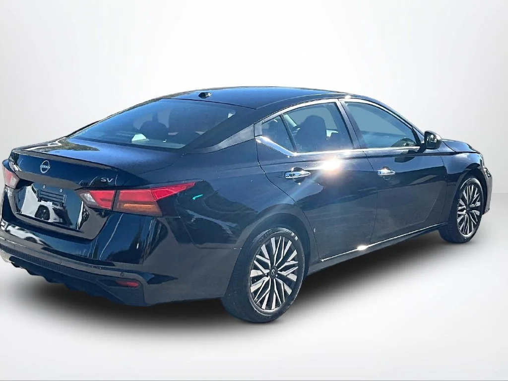 Used 2024 Black Nissan 2.5 SV image 3