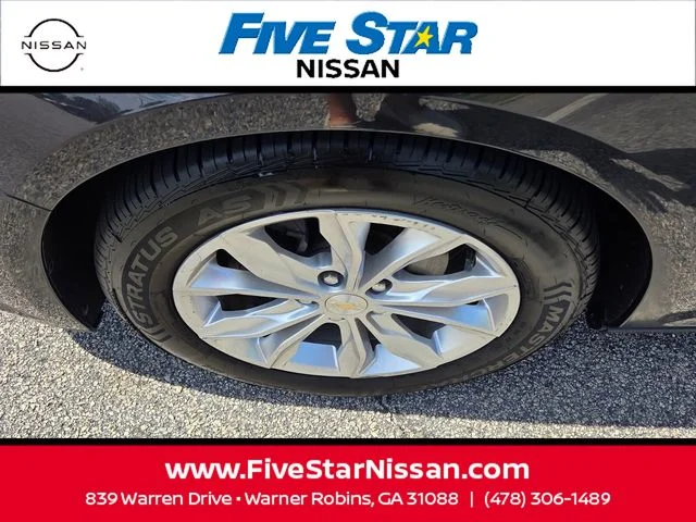 Used 2023 Gray Chevrolet LT image 18