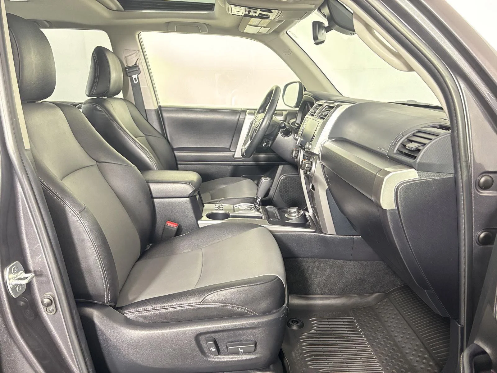 Used 2023 Magnetic Gray Metallic Toyota SR5 Premium image 21