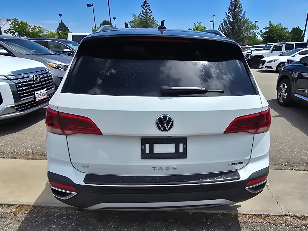 Used 2024 Pure White Volkswagen SE image 4