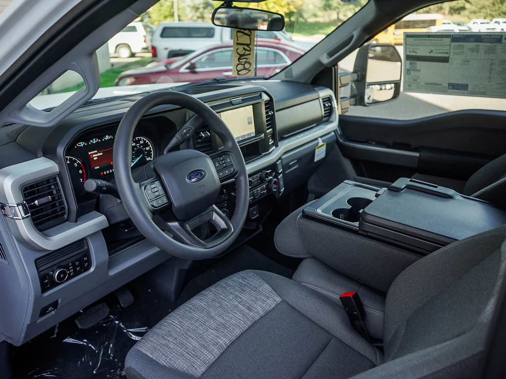 New 2027 Oxford White Ford F-350® XLT image 11