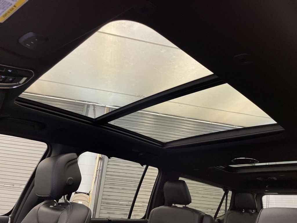 New 2026 Bright White Clear-Coat Exterior Paint Jeep Limited Reserve image 18