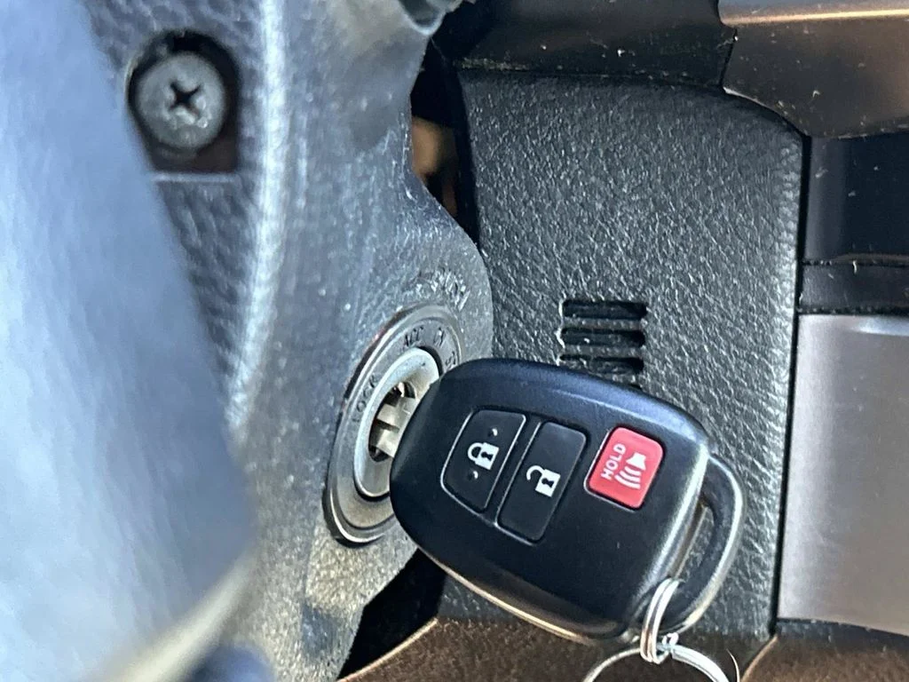 Used 2020 White Toyota SR5 image 31