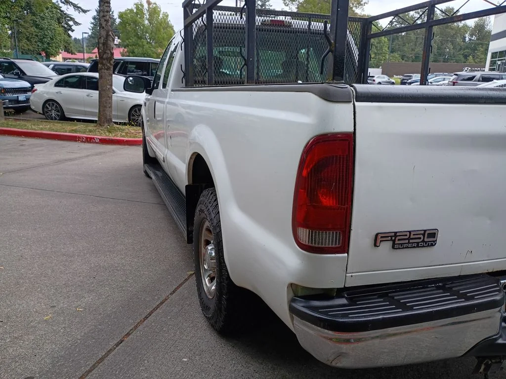 Used 2001 Oxford White Clearcoat Ford XL image 6