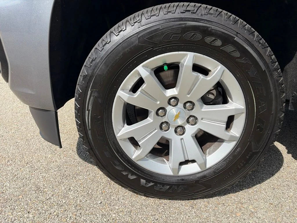 Used 2021 Gray Chevrolet LT image 23