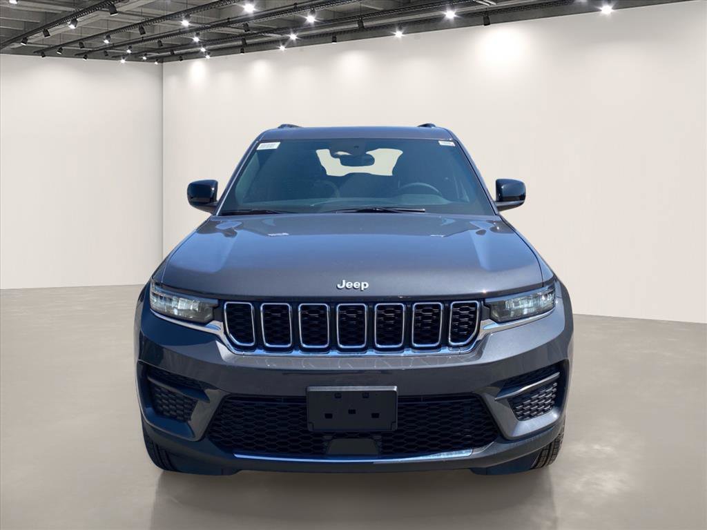 New 2026 Baltic Gray Metallic Clear-Coat Exterior Paint Jeep Laredo X image 2