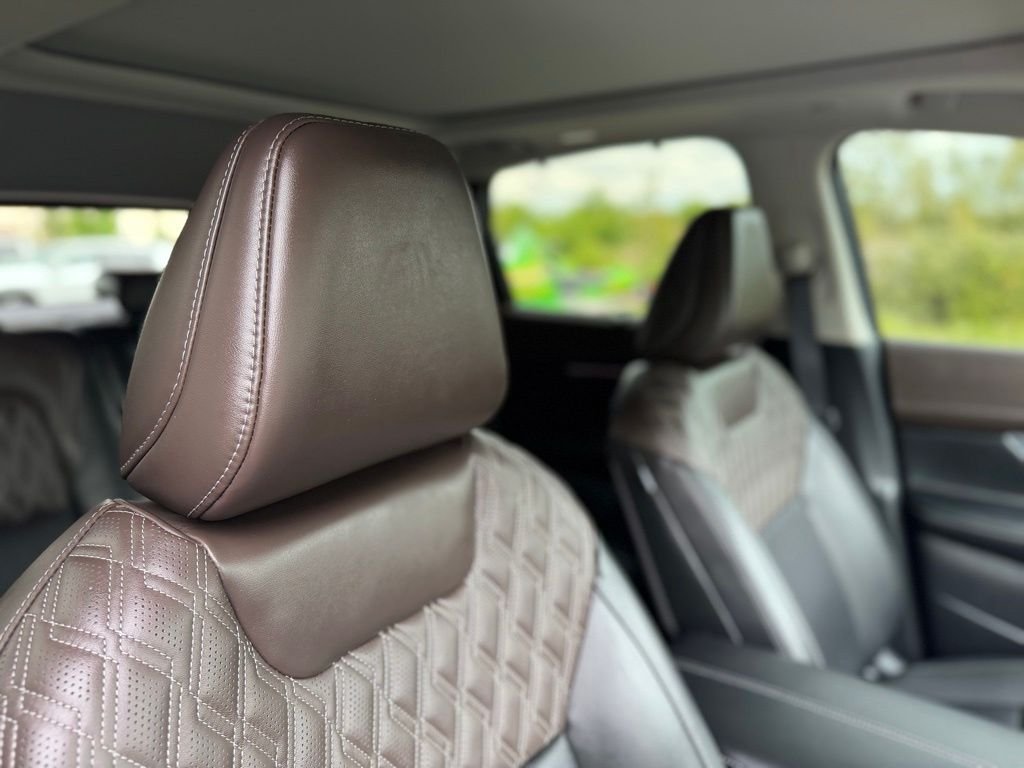 Certified Used 2025 Gold Nissan Platinum image 30