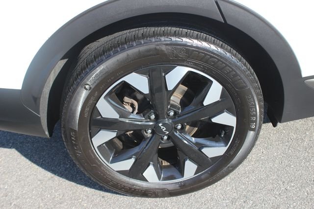 Used 2024 White Kia X-Line image 37