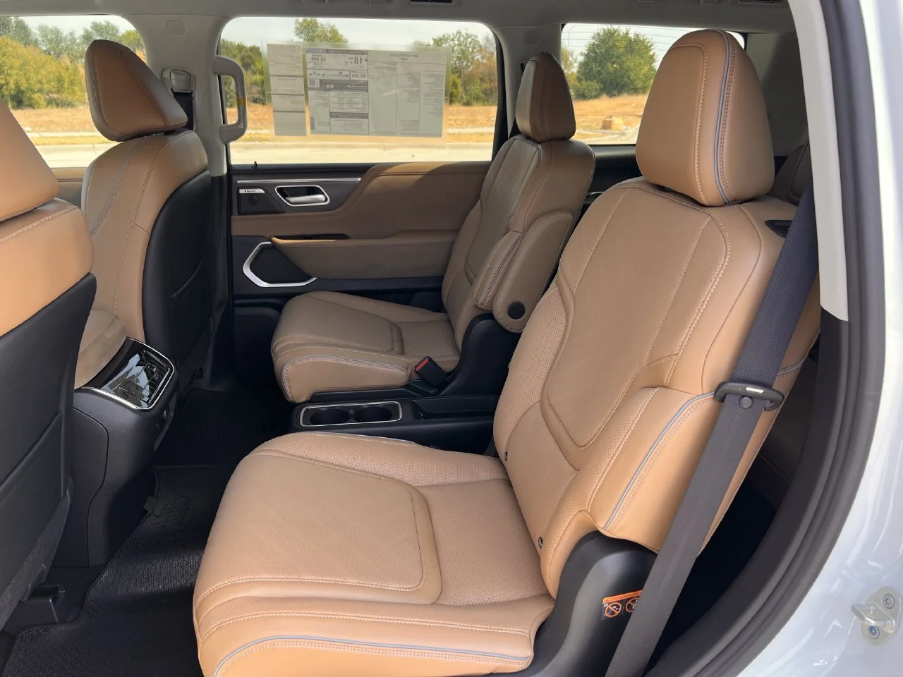 New 2027 RADIANT WHITE INFINITI Luxe 4WD image 28
