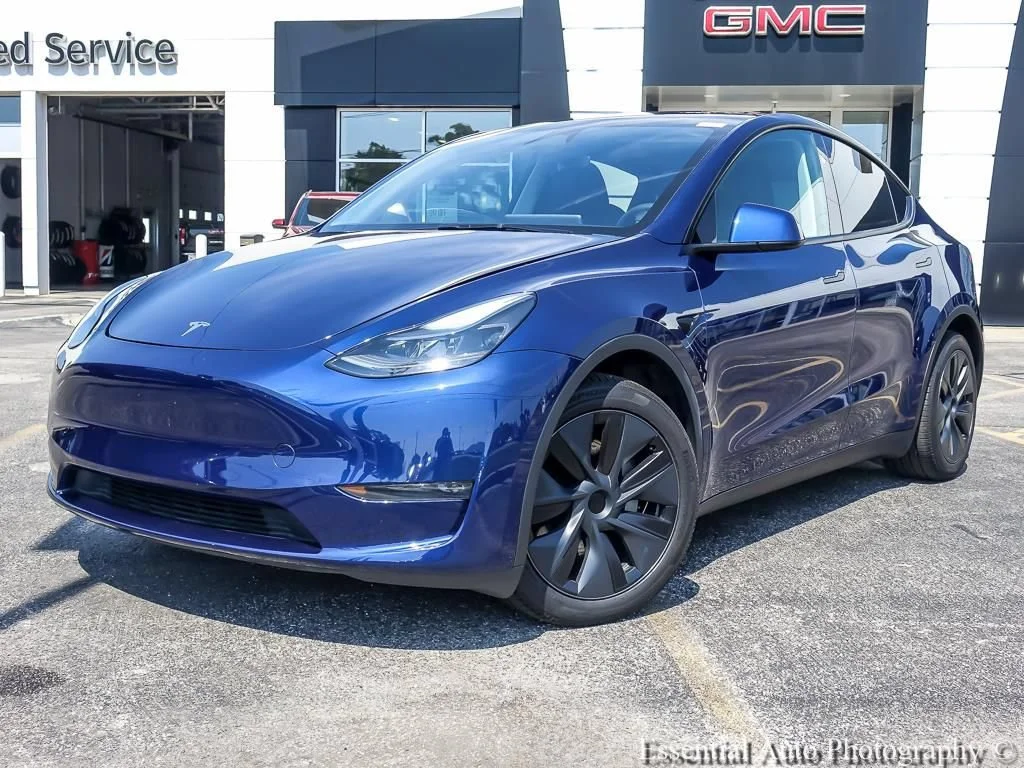 Used 2024 Tesla Model Y Long Range with VIN 7SAYGDEE4RA328613 for sale in Downers Grove, IL