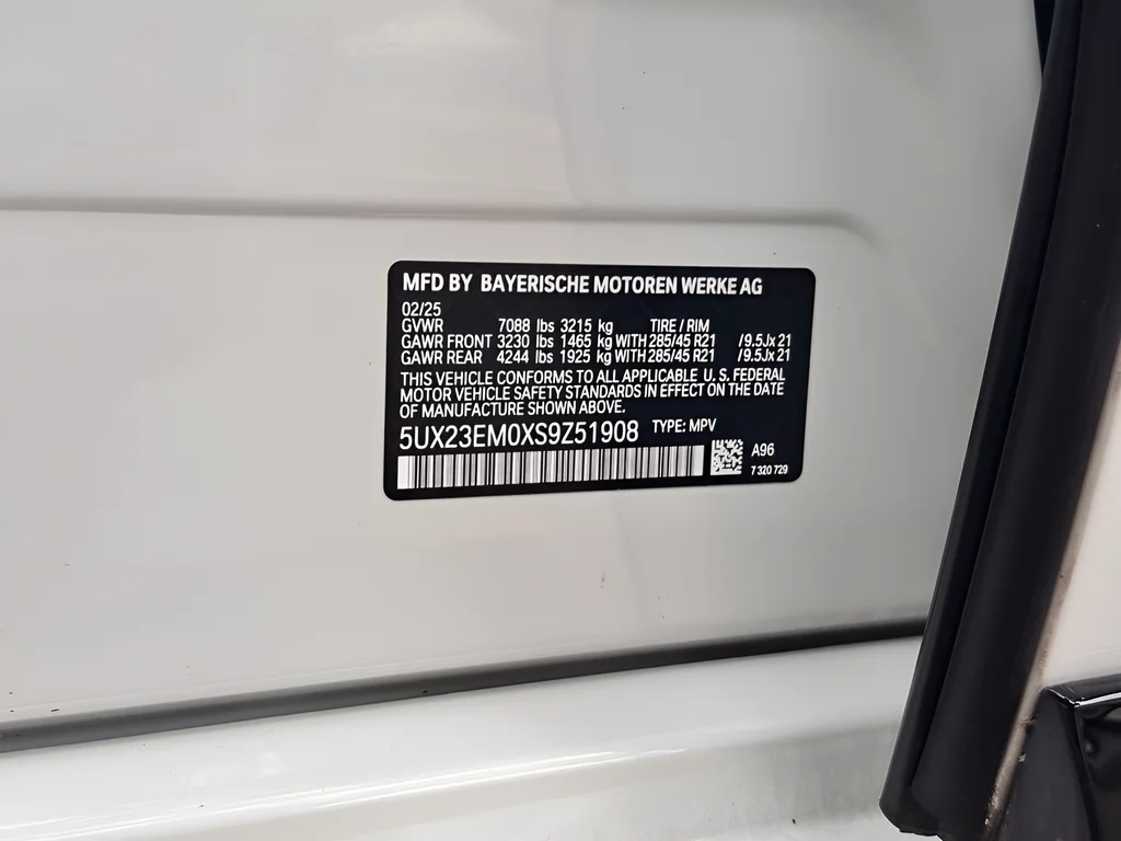 Used 2025 White BMW xDrive40i image 29
