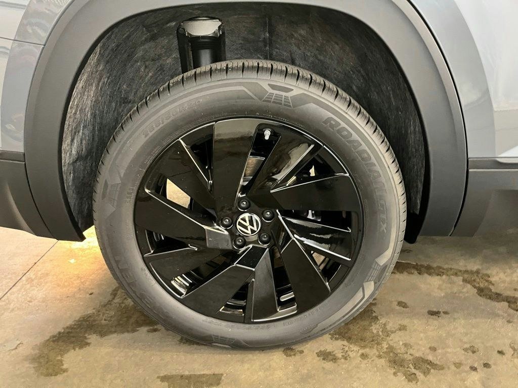 New 2026 Gray Volkswagen SE w/Technology image 30