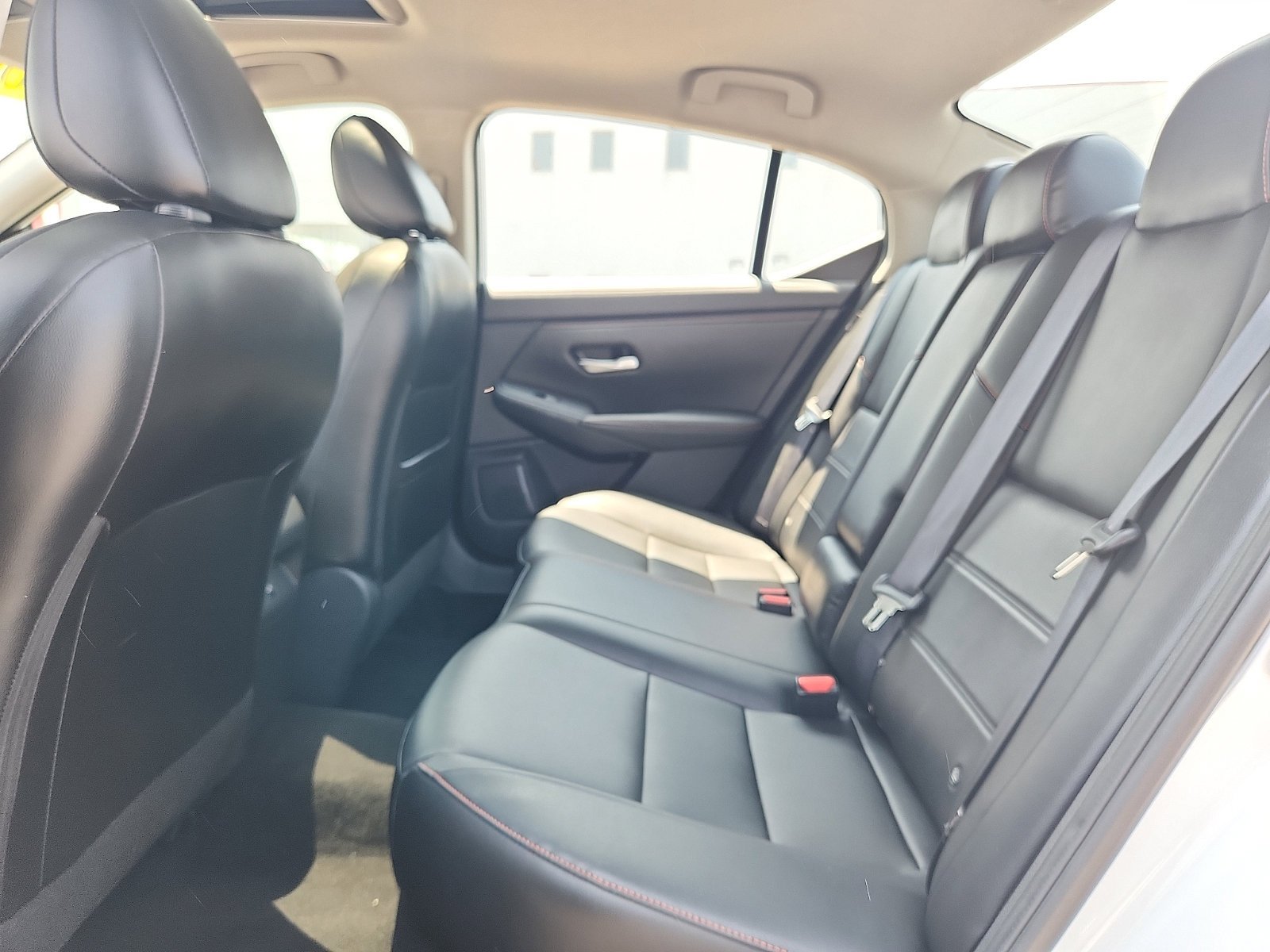 Used 2025 Aspen White Tricoat/Super Black Nissan SR image 10