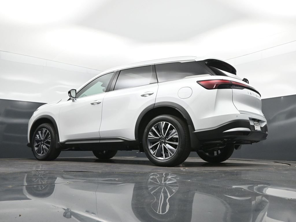 New 2027 RADIANT WHITE INFINITI Luxe FWD image 41
