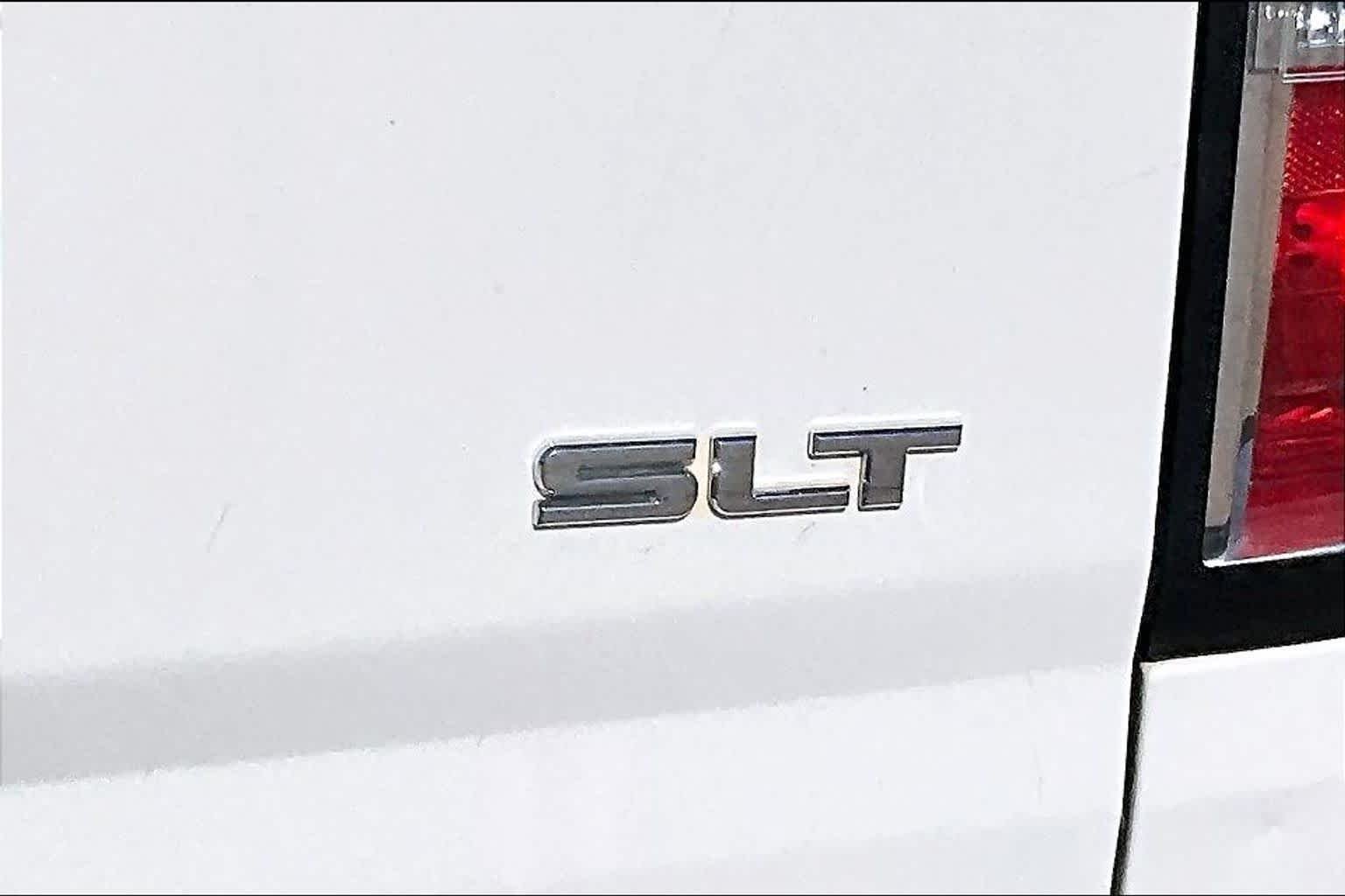 Used 2017 Summit White GMC 4WD SLT image 9