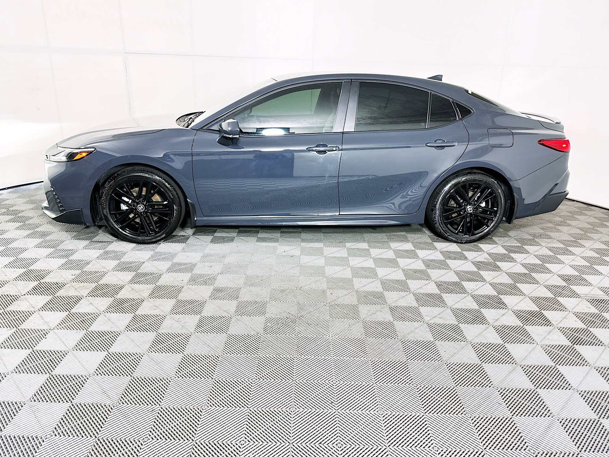 2025 Toyota Camry thumbnail 8