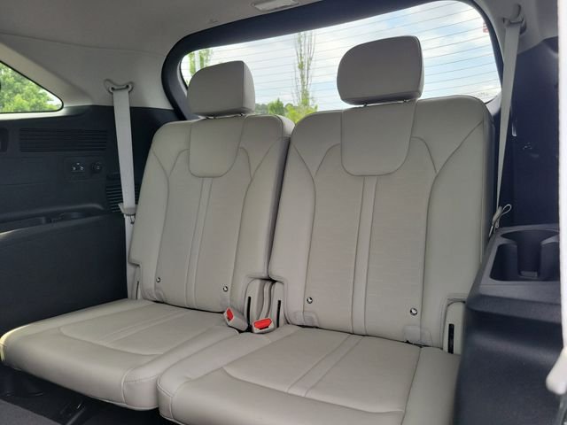Used 2025 White Kia S image 10