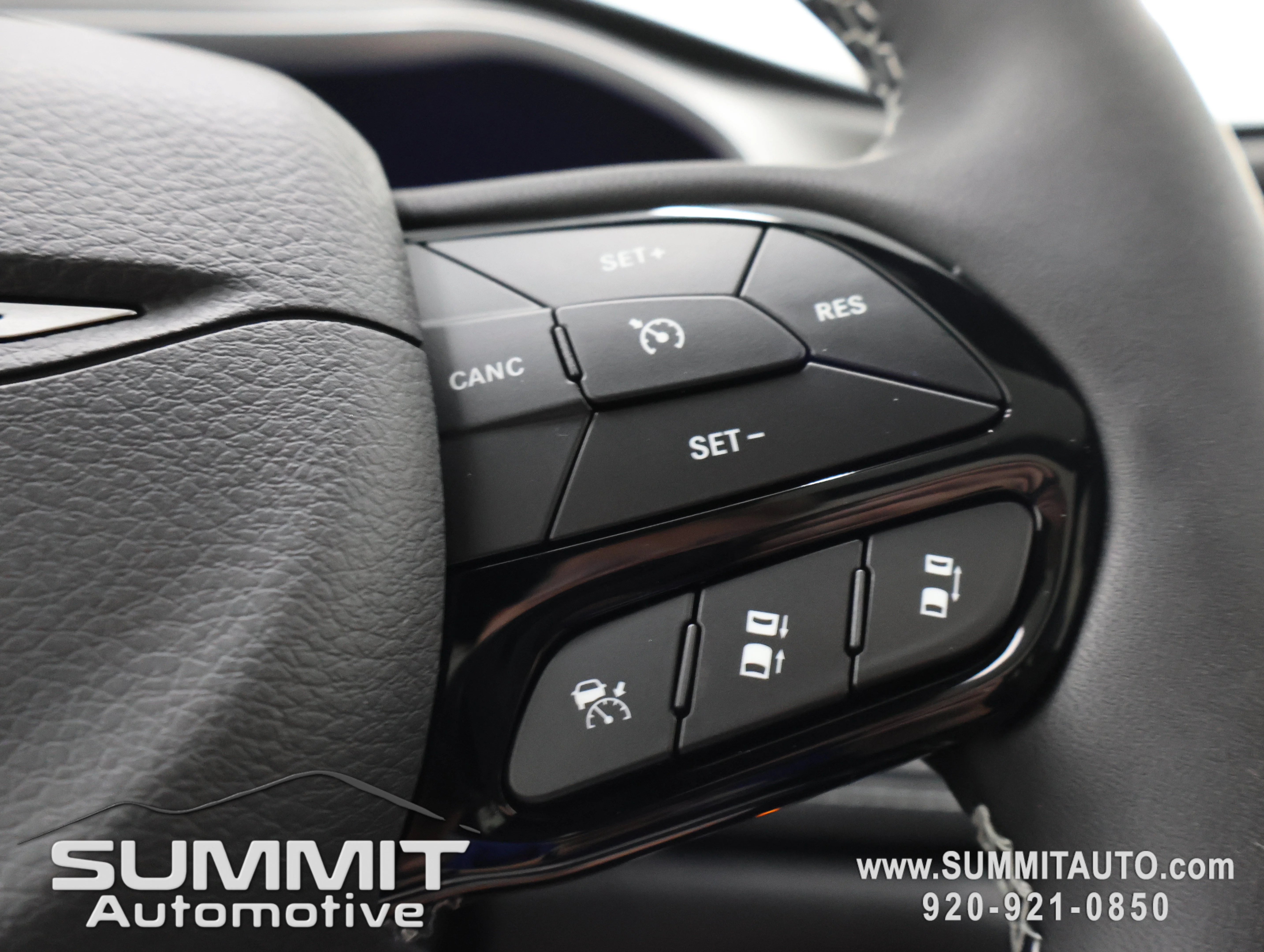 New 2027 Diamond Black Crystal Pearl-Coat Exterior Paint Chrysler Limited image 16