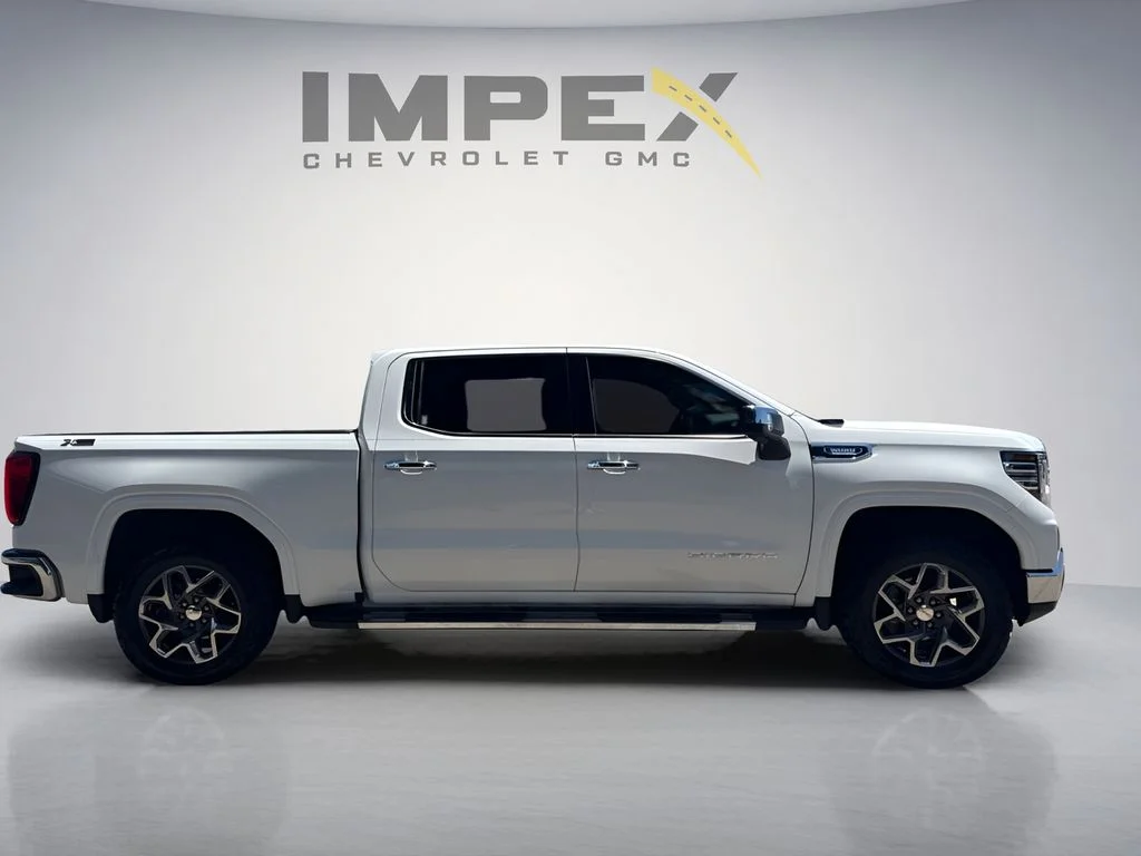 Used 2023 White GMC SLT image 6