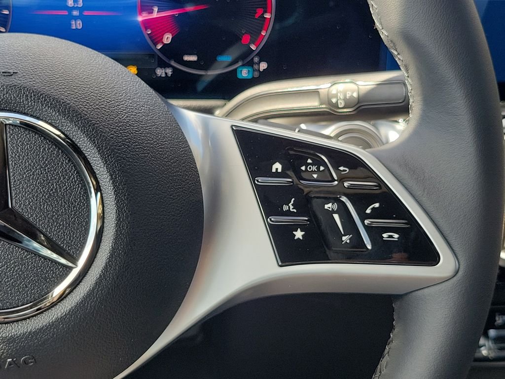 New 2026 Polar White Mercedes-Benz GLB 250 image 27