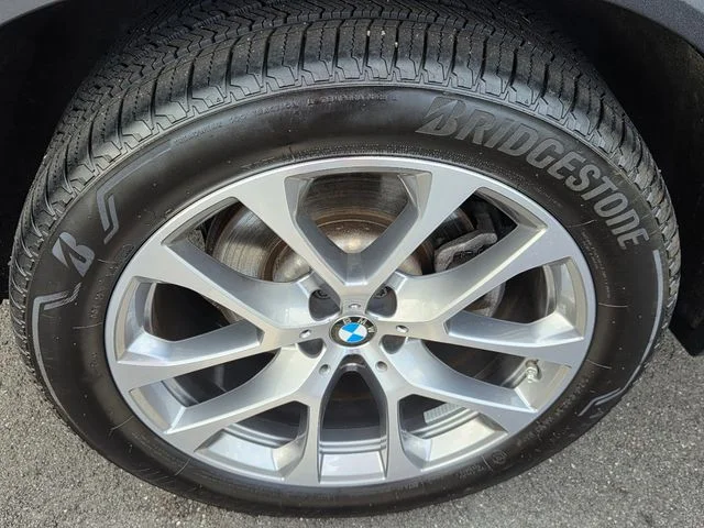 Used 2025 Black Sapphire Metallic BMW xDrive40i image 9