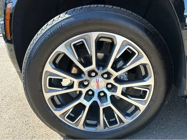 2026 GMC Yukon Denali - Photo 16