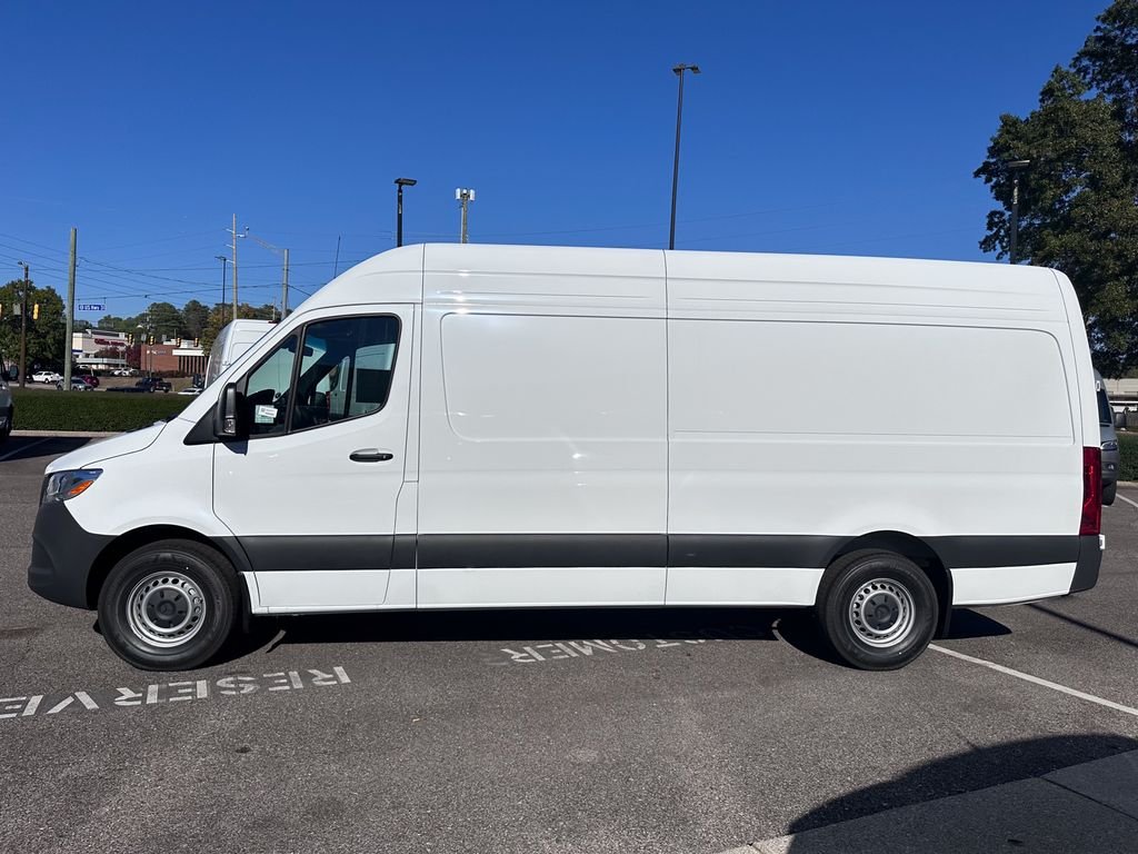 New 2026 Arctic White Mercedes-Benz Cargo 170 WB image 7