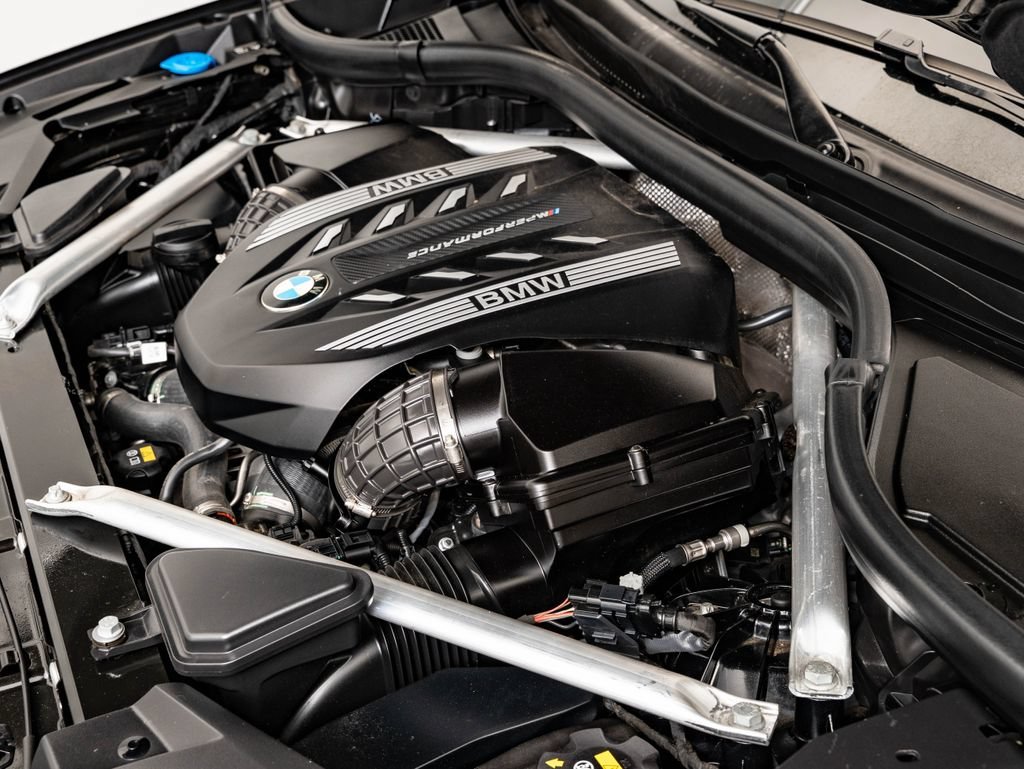 Used 2021 Black Sapphire Metallic BMW M50i image 49