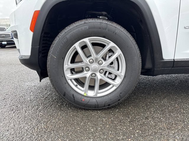 New 2026 Bright White Clear-Coat Exterior Paint Jeep Laredo X image 9