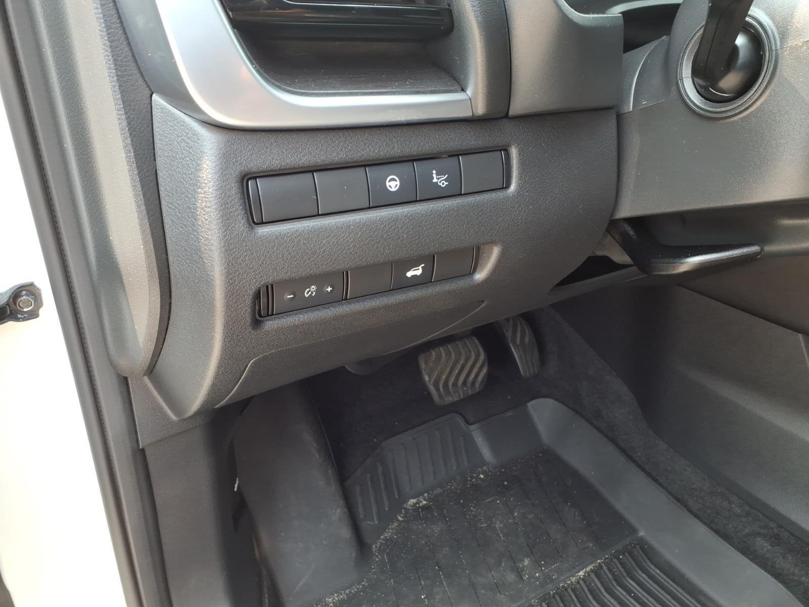 Used 2021 Pearl White Tricoat Nissan Platinum image 27