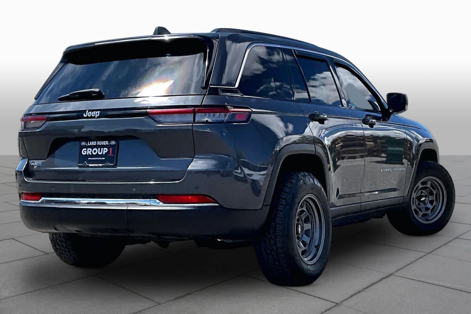 Used 2024 Baltic Gray Metallic Clearcoat Jeep  image 13