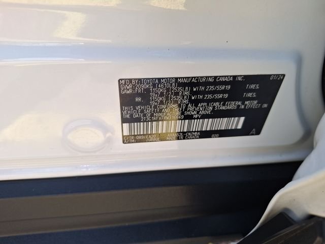 Used 2024 Beige Toyota XLE Premium image 29