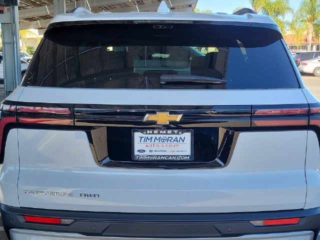 New 2027 Polar White Tricoat Chevrolet LT image 19