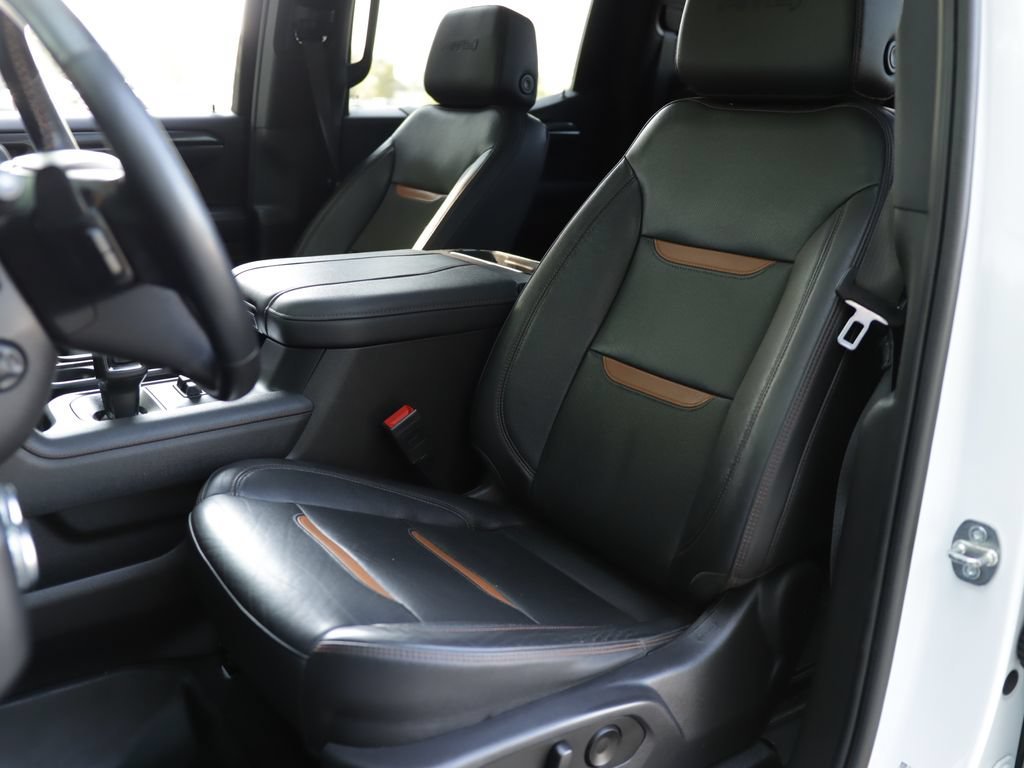 Used 2023 SUMMIT WHITE GMC AT4 image 25