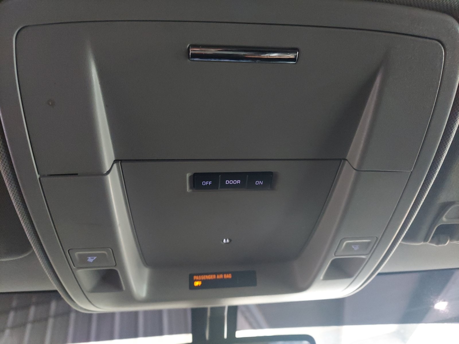 Used 2018 Iridescent Pearl Tricoat Chevrolet LT image 19