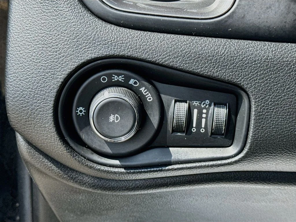Used 2018 Black Jeep Limited image 11