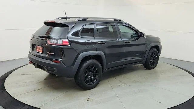 Used 2019 Black Jeep Trailhawk image 11