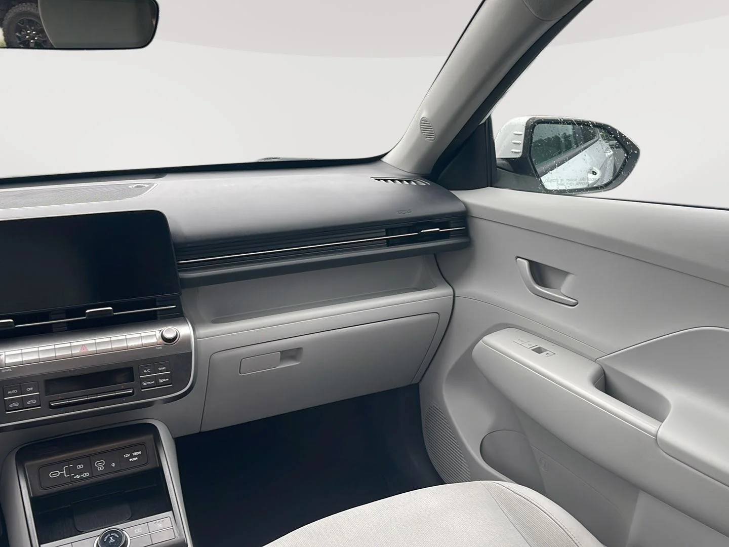Used 2024 Atlas White Hyundai SEL image 18
