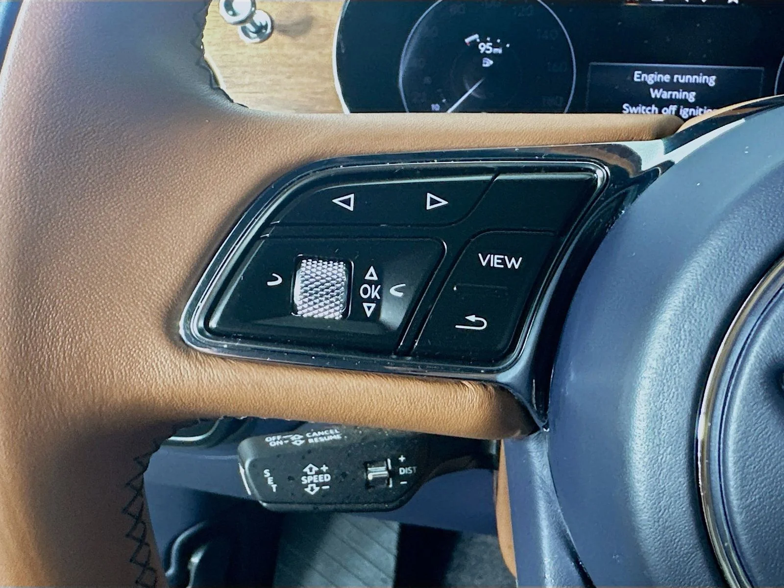 Used 2023 Silver Bentley  image 20
