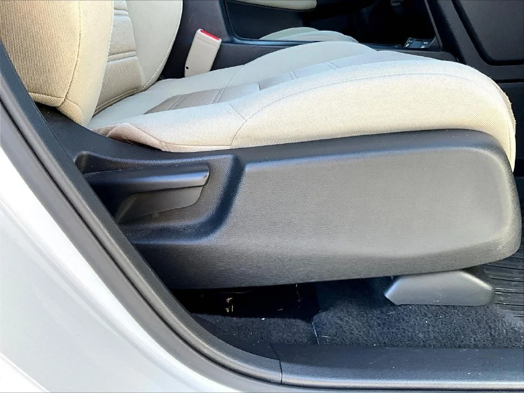 Used 2022 White Honda EX image 34