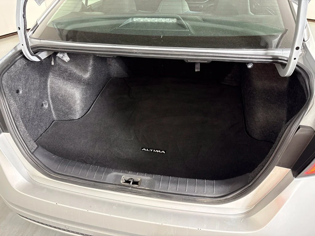 Used 2024 Silver Nissan 2.5 SV image 19